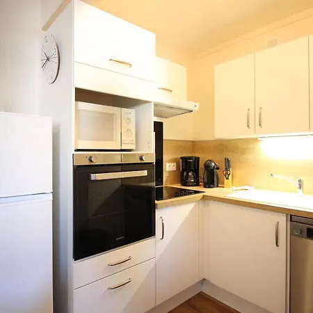 F2 Avec Parking Prive, Loggia Et Ascenseur - Proche Thermes Et Commodites - Fr-1-415-135 *